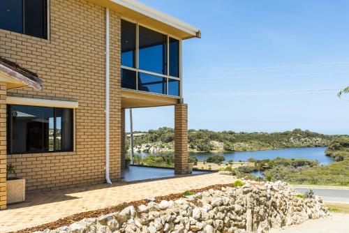 Iekārtas, River View Retreat - Both Ocean and River Views in Guilderton