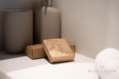 Spacious 1 Bedroom Apartment in Dubai - image 7