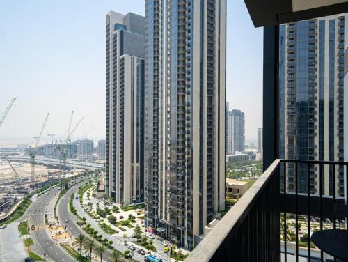 Spacious 1 Bedroom Apartment in Dubai - image 14