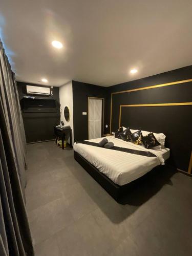 The sky inn The sky inn