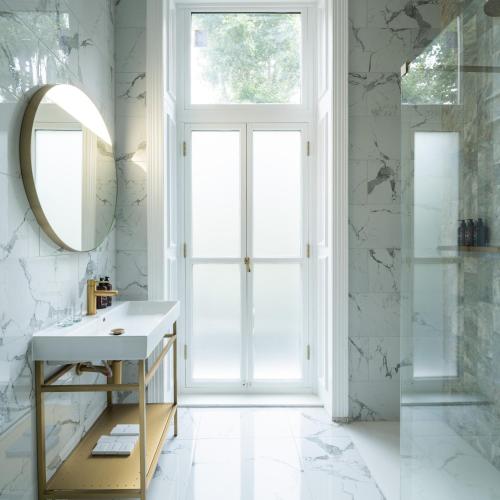 Shower, Ellen Kensington in Chelsea