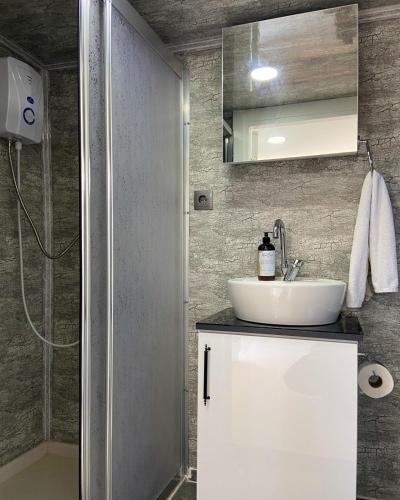 Bany, MIYA GARDEN YALIKAVAK TINY HOUSE HOTEL Bodrum in Yalikavak