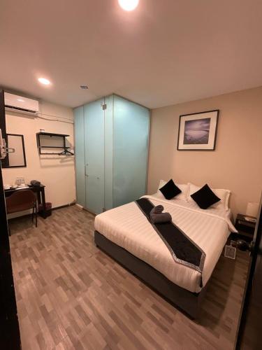 The sky inn The sky inn