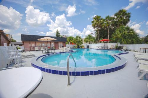Swimming pool, Liberty Inn and Suites Kissimmee near Disney World in Kissimmee