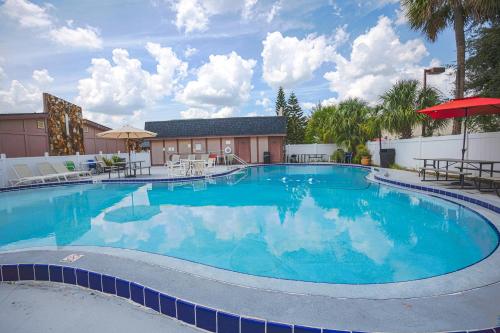 Zwembad, Liberty Inn and Suites Kissimmee near Disney World in Kissimmee
