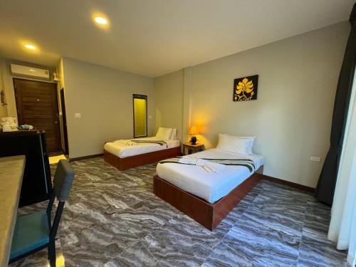 room detail thumbnail 1