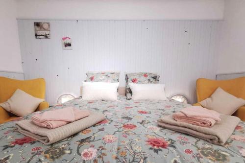 Mon petit chez moi near Aux bons petits plats