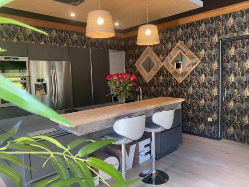 Villa entre amis famille proche Toulouse 10 pers, Jacuzzi piscine bar in Auterive (Midi-Pyrenees)