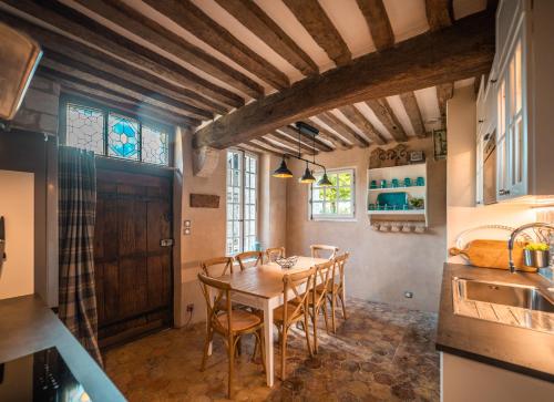 Kitchen, Maison du Chapelain in Duclair