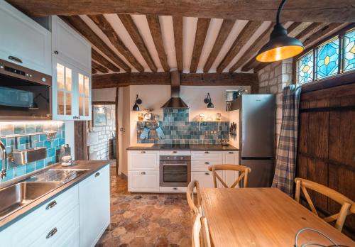 Kitchen, Maison du Chapelain in Duclair