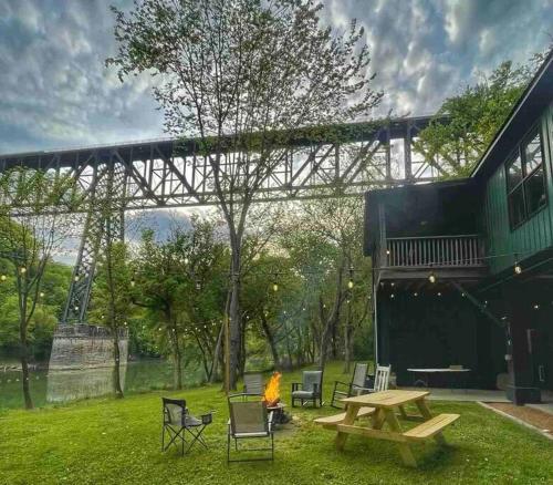 Highbridge River Cabin in Wilmore, USA