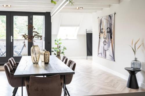 Stadsvilla Luxurious 3 room loft Willem 2