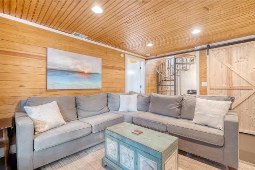 209 W Indian Cabin By The Sea in Folly Beach, USA