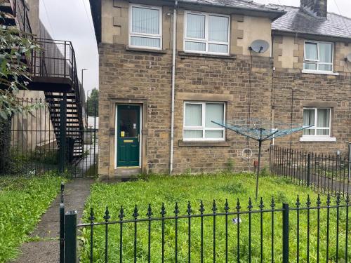 3 Bedroom House in Bradford gîte à louer Green Lane Primary Scchool. Green Lane BRADFORD