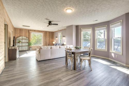 Downtown Condo about 23 Mi to Hocking Hills State Park in แลนเคสเตอร์ (OH)