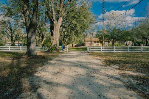 3bdr 2bth Lake Home close to all 3bdr 2bth Lake Home close to all