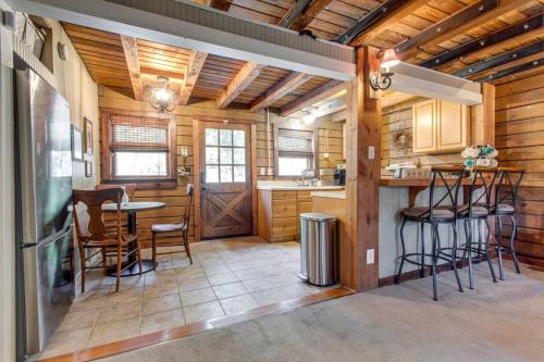 Its a Cabin Life 4 bed 2 bath in Franklin, USA