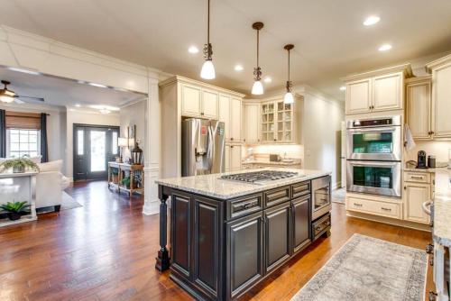 Charming Oxford Glen Estate 3bed 2.5bath Fire Pit in Franklin, USA
