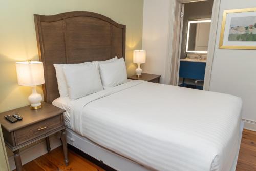 Deluxe Queen Room room in Lamothe House Hotel a French Quarter Guest Houses Property