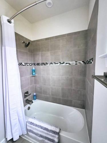 The Grey Havens Spacious Cozy 3 bed in Franklin, USA