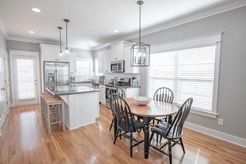 The Retreat Modern 2bed 2.5bath in Springhila (TN)