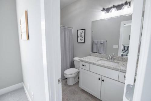 The Retreat Modern 2bed 2.5bath in Spring Hill, USA