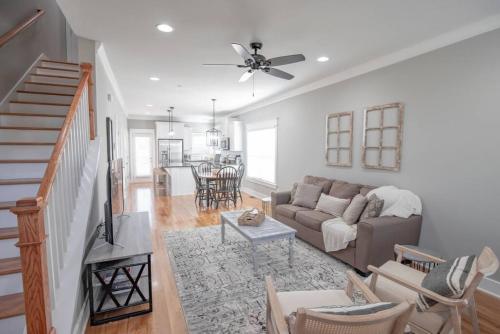 The Retreat Modern 2bed 2.5bath in Springhila (TN)
