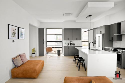 Townhome Private Roof Terrace Office Garage - image 4