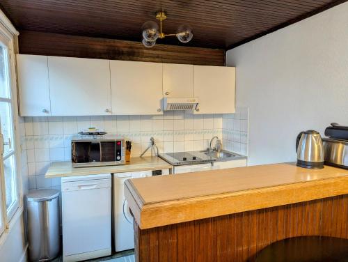 Opera Louvre Holiday Apartment - image 4