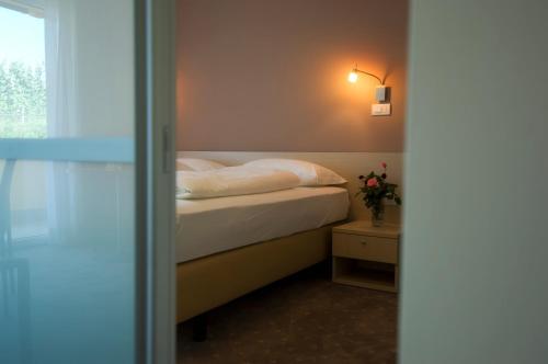 Hotel Weingarten - Tap to explore photos