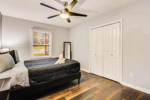 Grand Retreat Sleeps 12 Spacious Deck and WiFi in Fairington, USA