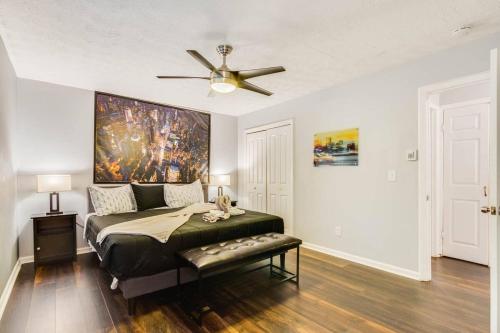 Grand Retreat Sleeps 12 Spacious Deck and WiFi in Fairington, USA