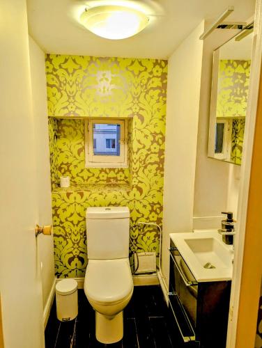 Opera Louvre Holiday Apartment - image 14