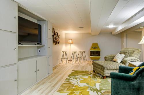 Less Than 1 Mi to Lambeau Field Green Bay Home with Grill! in Green Bay, USA