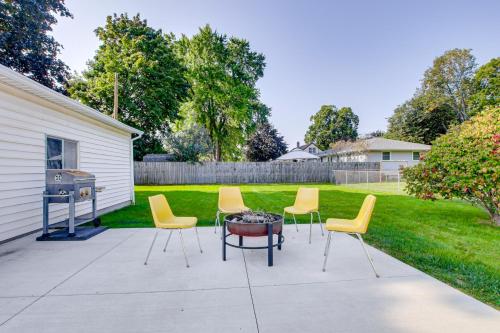 Less Than 1 Mi to Lambeau Field Green Bay Home with Grill! in Green Bay, USA