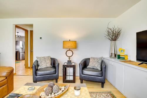 Less Than 1 Mi to Lambeau Field Green Bay Home with Grill! in Green Bay, USA