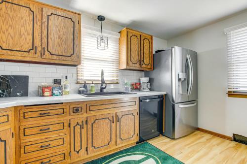 Less Than 1 Mi to Lambeau Field Green Bay Home with Grill! in Green Bay, USA