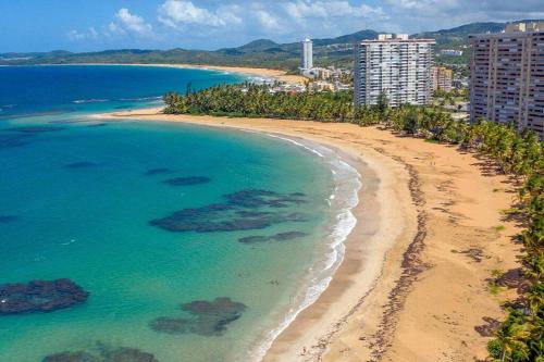 Lovely 2 bedroom condo 2min walking to the beach in Luquillo