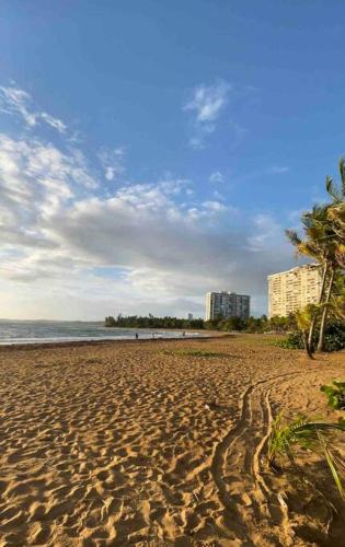 Lovely 2 bedroom condo 2min walking to the beach in Luquillo