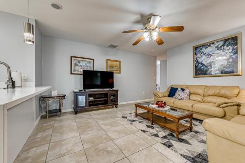 Lutz Home about 14 Mi to Downtown Tampa Lutz Home about 14 Mi to Downtown Tampa