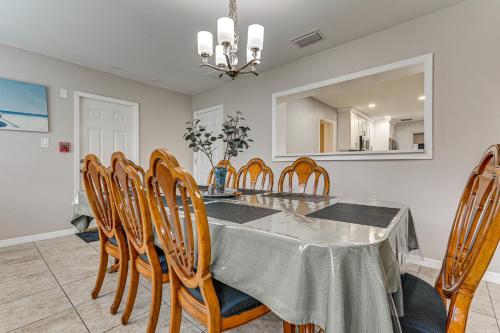 Lutz Home about 14 Mi to Downtown Tampa Lutz Home about 14 Mi to Downtown Tampa