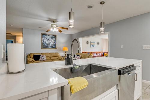 Lutz Home about 14 Mi to Downtown Tampa Lutz Home about 14 Mi to Downtown Tampa