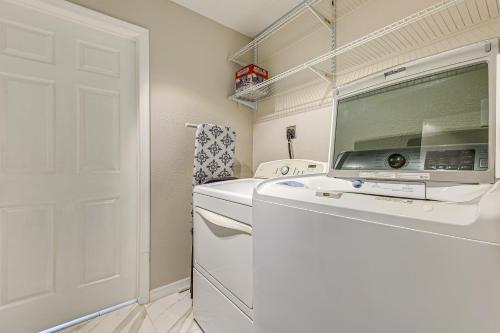 Lutz Home about 14 Mi to Downtown Tampa Lutz Home about 14 Mi to Downtown Tampa