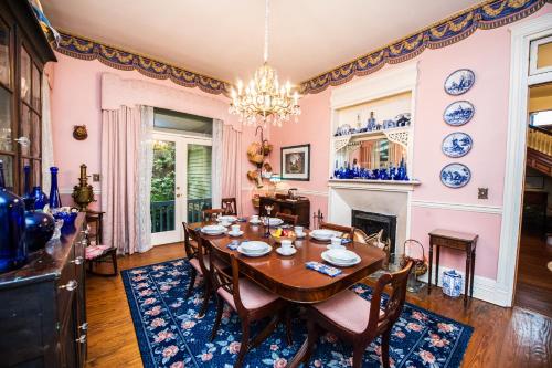 Sugar Magnolia Bed and Breakfast - image 4