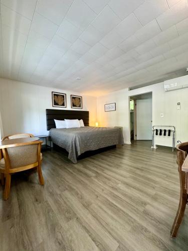 Mount Coolidge Motel - image 2