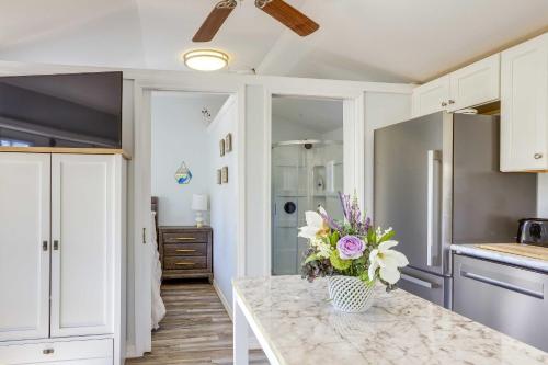 Ocala Tiny Home on 10-Acre Farm Near WEC! in Ocala, USA
