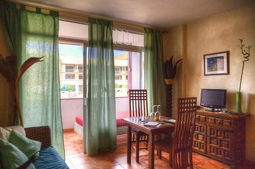 Gomera Lounge apartments wellness pianobar Room Type - One-Bedroom Apartment with Balcony and Sea View