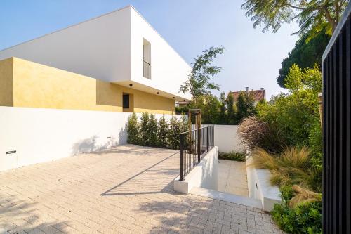 ทัศนียภาพภายนอกโรงแรม, WHome Beachside Bliss In Carcavelos, 1BR With Patio & Parking in คาร์คาเวโลส