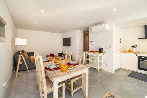 บริการและสิ่งอำนวยความสะดวก, WHome Beachside Bliss In Carcavelos, 1BR With Patio & Parking in คาร์คาเวโลส