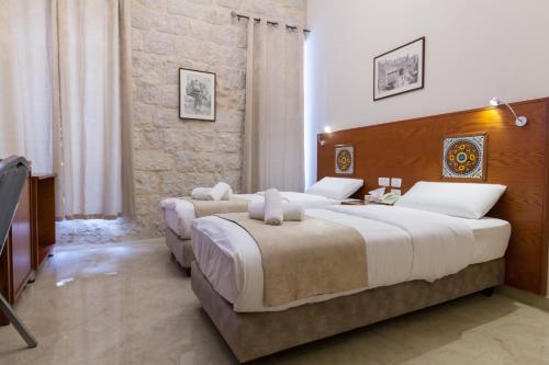 Standard Twin Room room in Azzahra Hotel Jerusalem